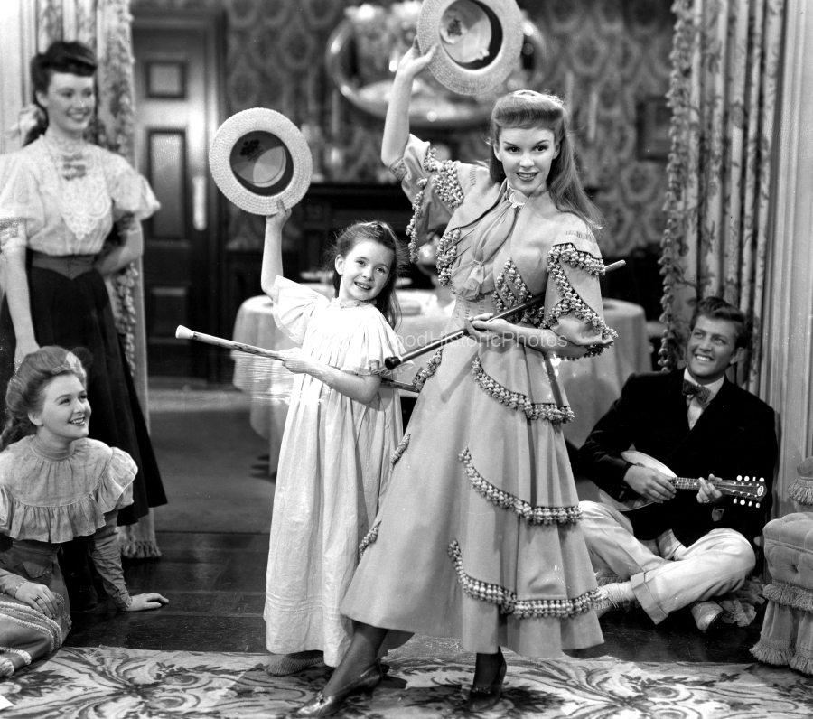 Meet Me in St. Louis 1944 1 Judy Garland Margaret OBrien.jpg